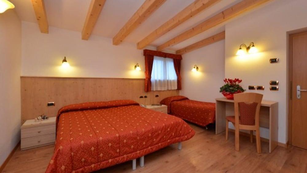 Hotel Zirmes 모에나 외부 사진
