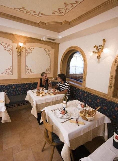 Hotel Zirmes 모에나 외부 사진