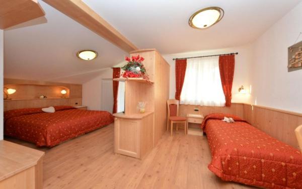Hotel Zirmes 모에나 외부 사진