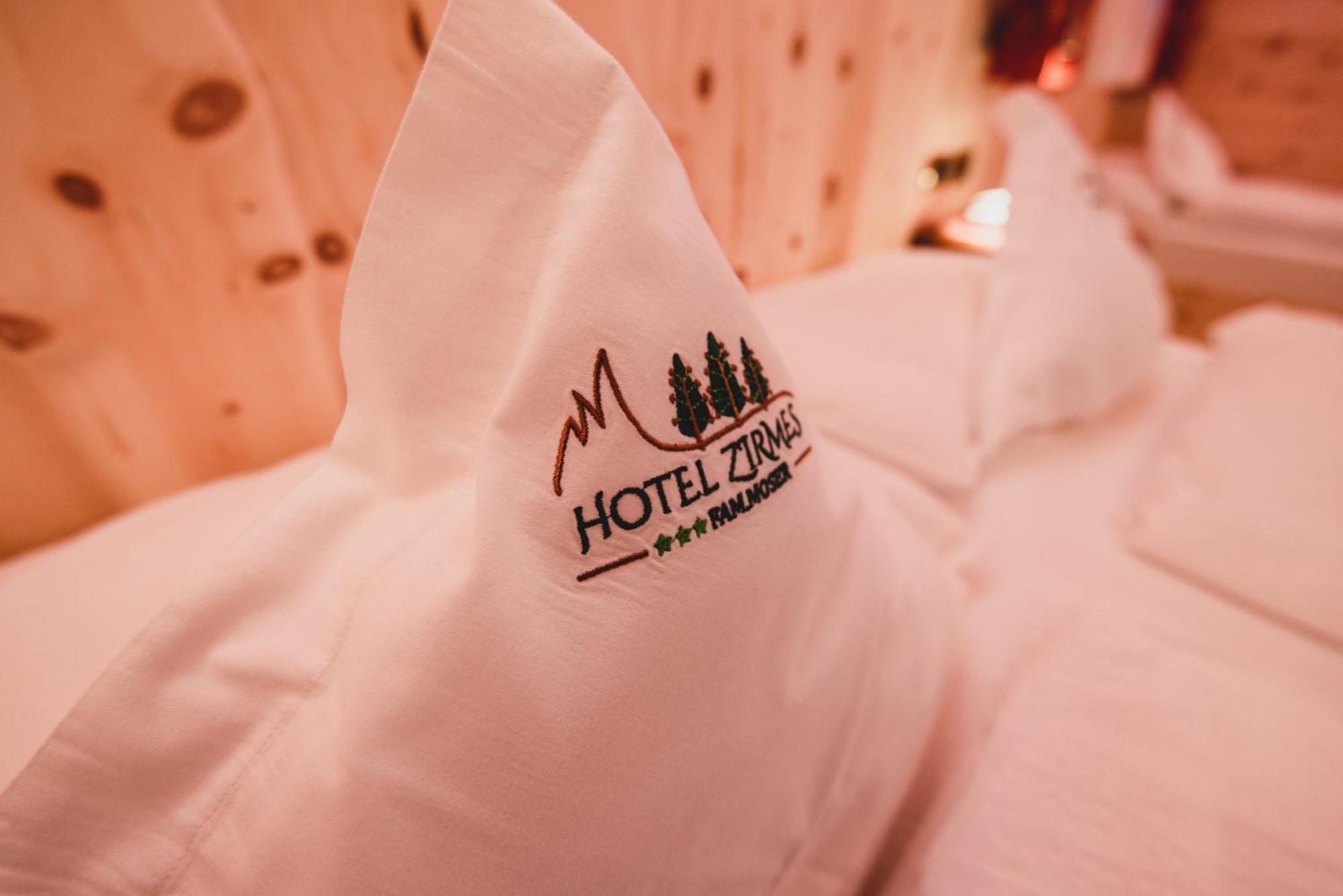 Hotel Zirmes 모에나 외부 사진