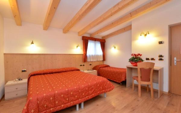 Hotel Zirmes 모에나 외부 사진