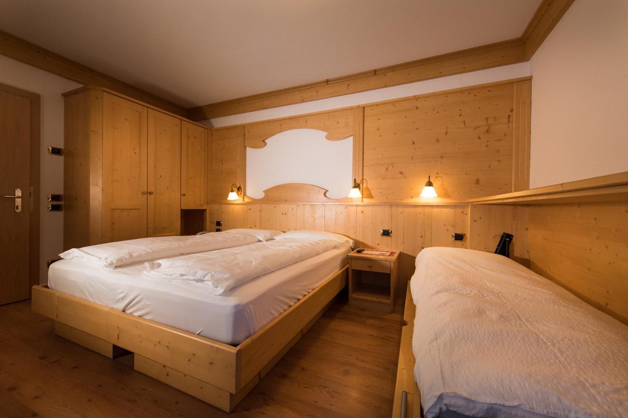 Hotel Zirmes 모에나 외부 사진