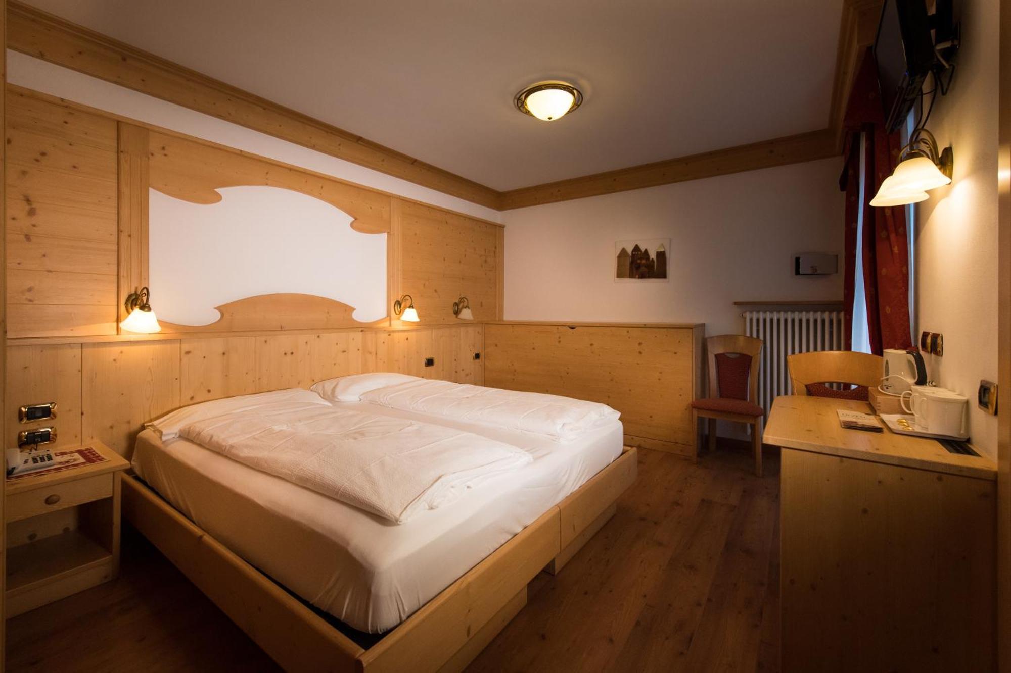 Hotel Zirmes 모에나 외부 사진