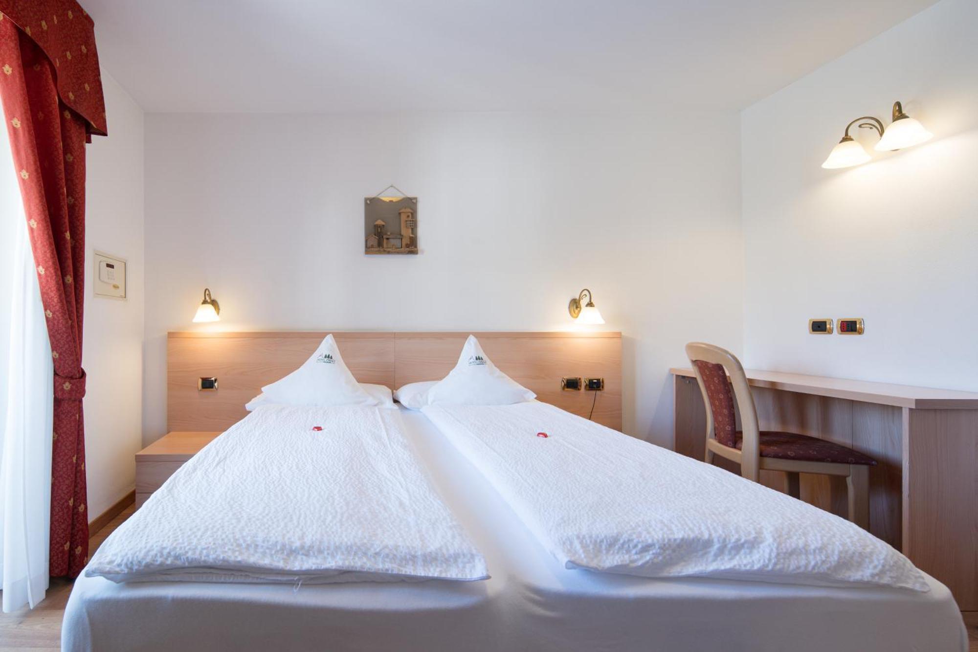 Hotel Zirmes 모에나 외부 사진