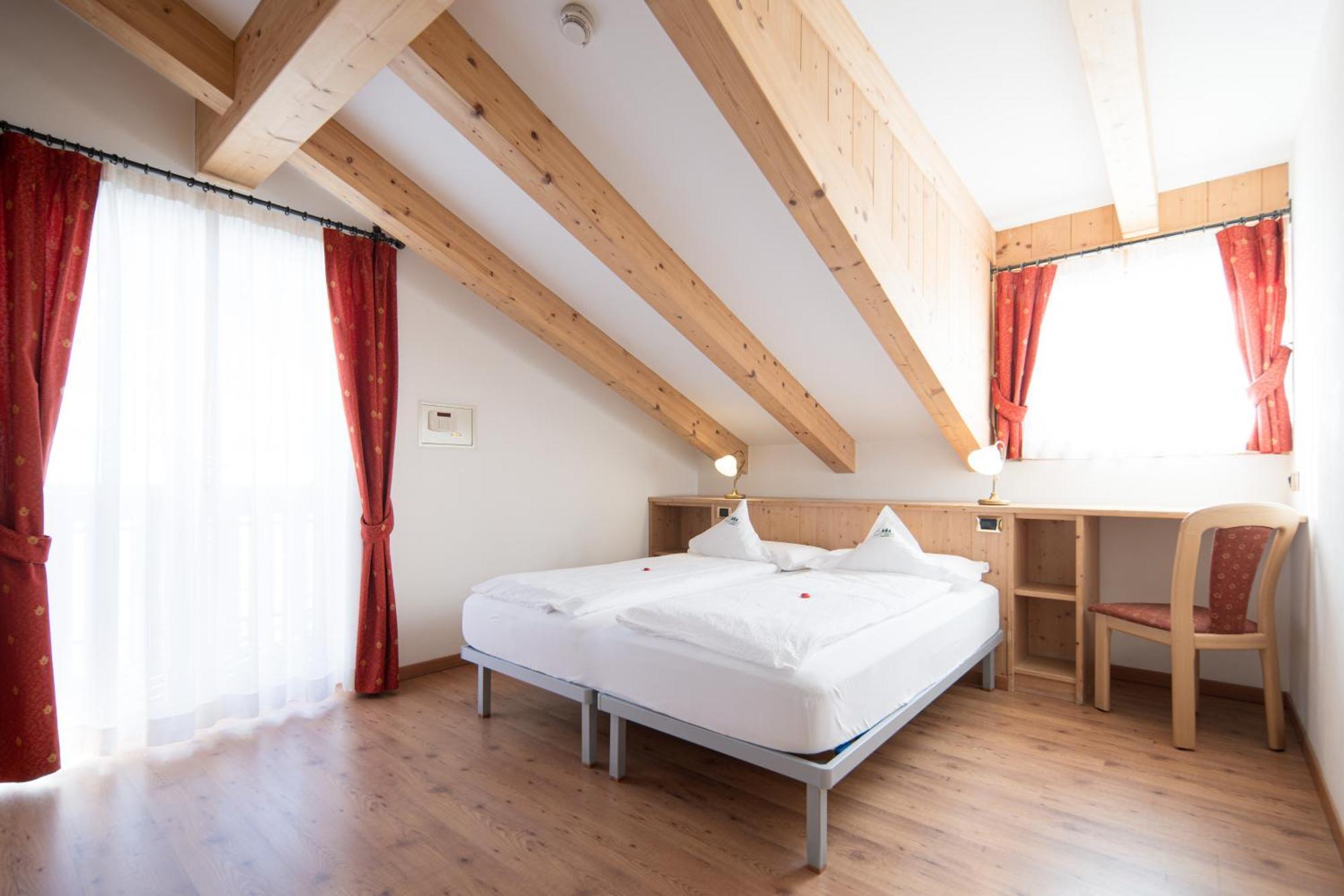 Hotel Zirmes 모에나 외부 사진