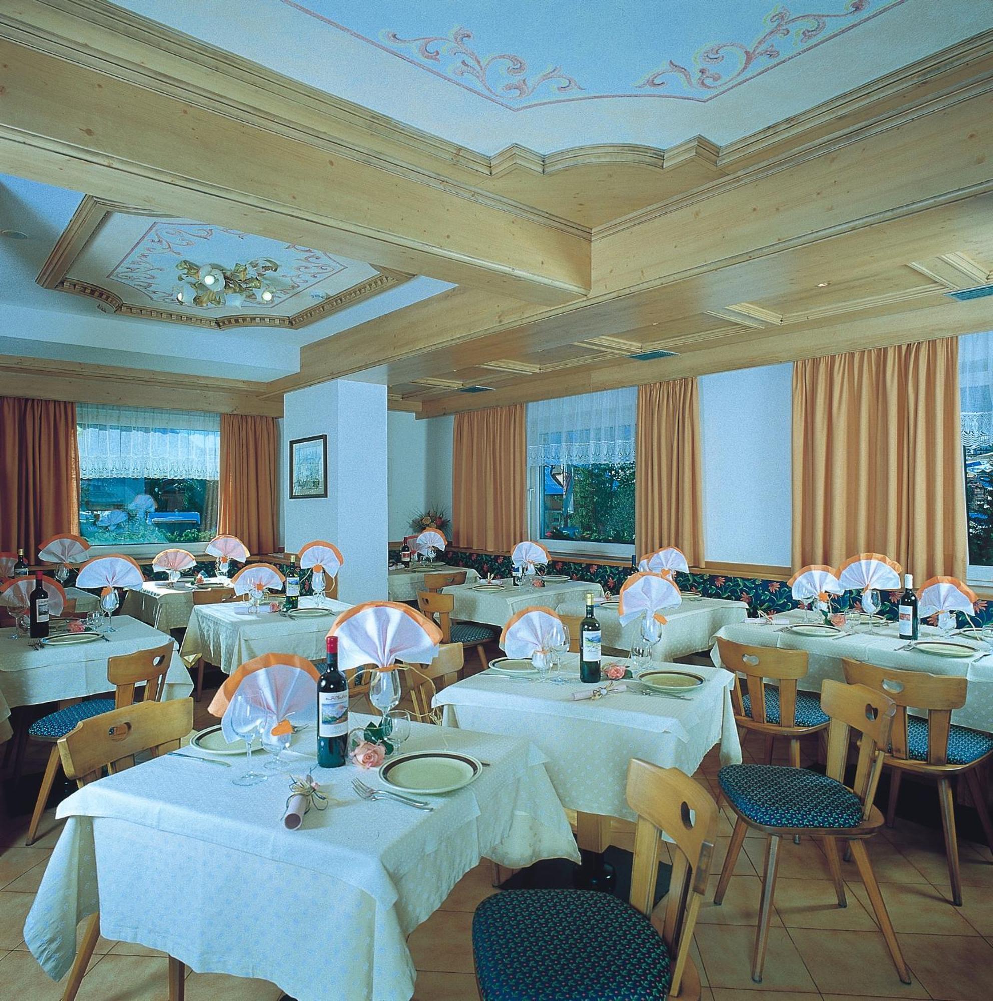 Hotel Zirmes 모에나 외부 사진